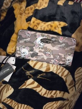 Ed Hardy Skull & Rose Camouflage Zip Wallet - Pink Brown